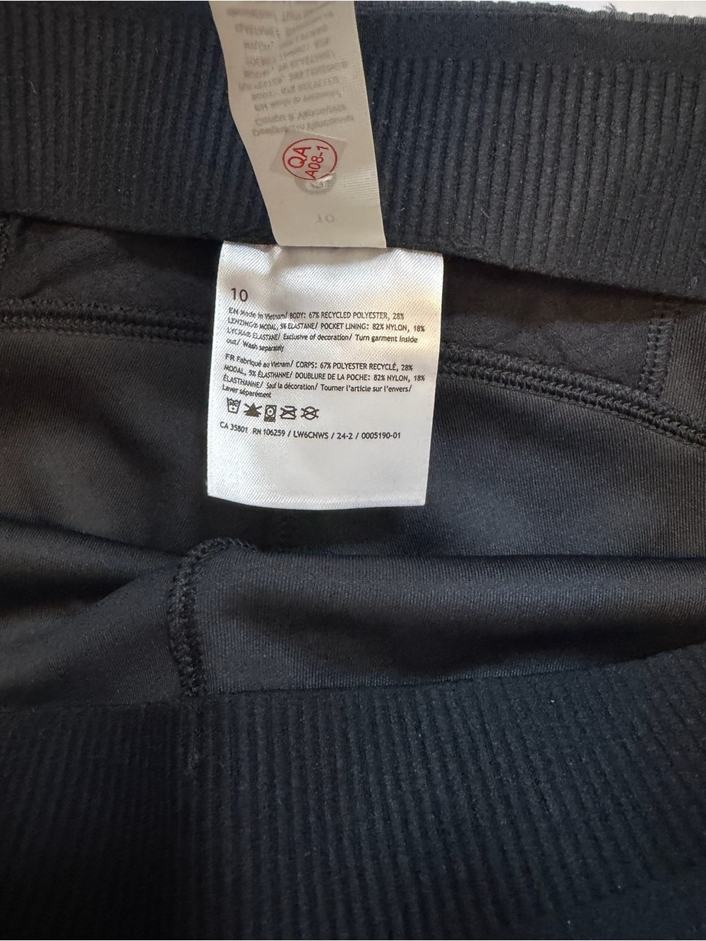 NWT!Lululemon Ribbed Softstreme Zip-Leg
High-Rise Cropped Pants 25" Sz:10 Black - Picture 12 of 12